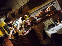 /album/foto-del-locale-delle-pietanze-dello-staff/angolo-norcino2-jpg/